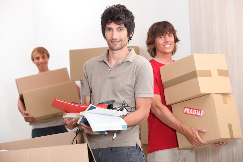 Removal van service operating in Waterloo near central London streets
